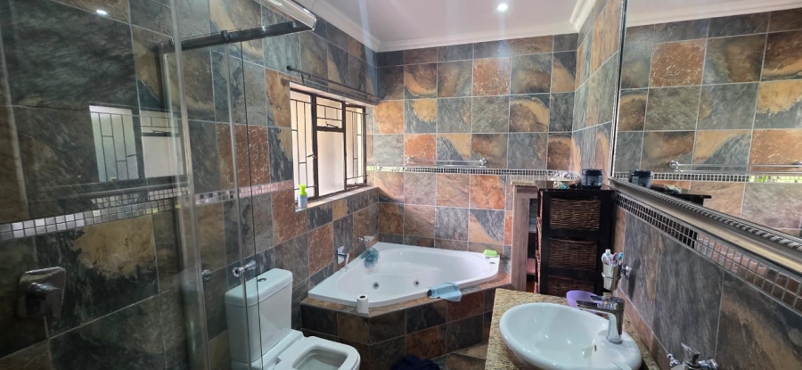5 Bedroom Property for Sale in Wilkoppies North West